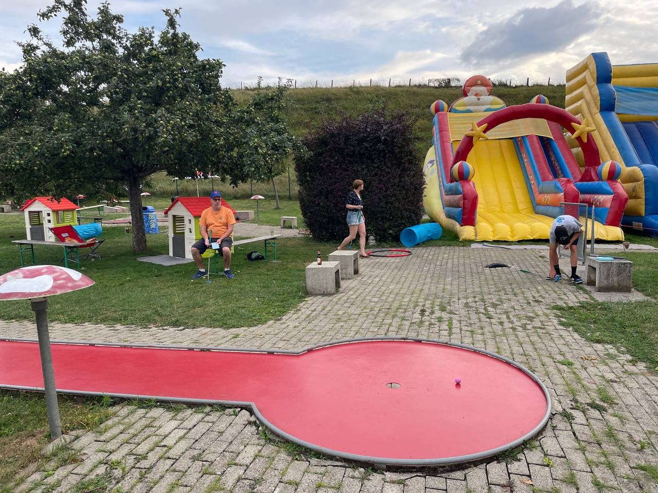 2024-08-16_minigolf_delemont